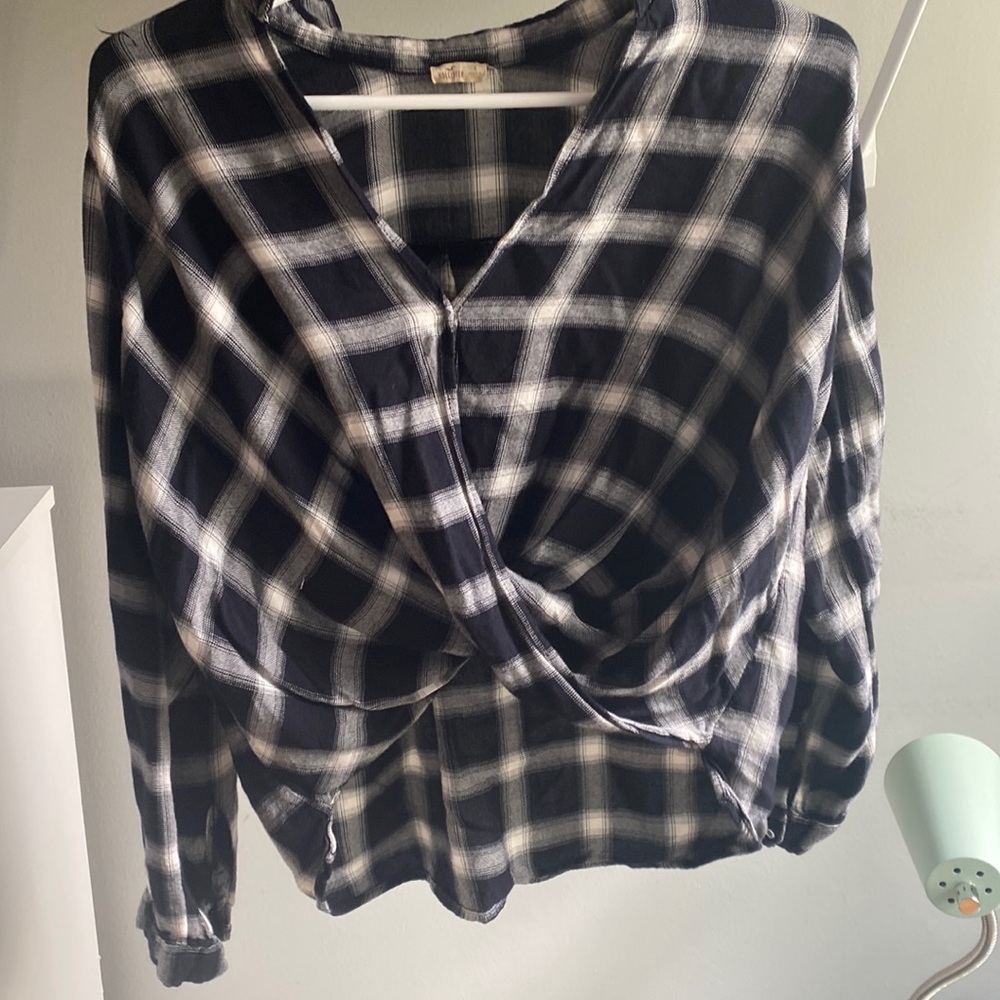 Hollister Plaid cropped blouse